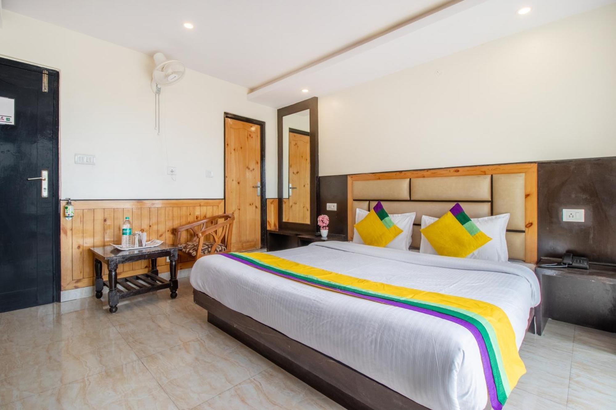 Itsy Hotels Avantika With Forest View ชิมลา ภายนอก รูปภาพ